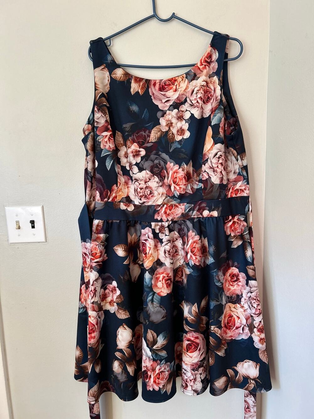 Lady Vintage London Sleeveless Bodice Round Neckline Floral Print Size XL